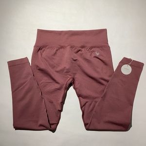 Lazuli Label V-Seam Leggings